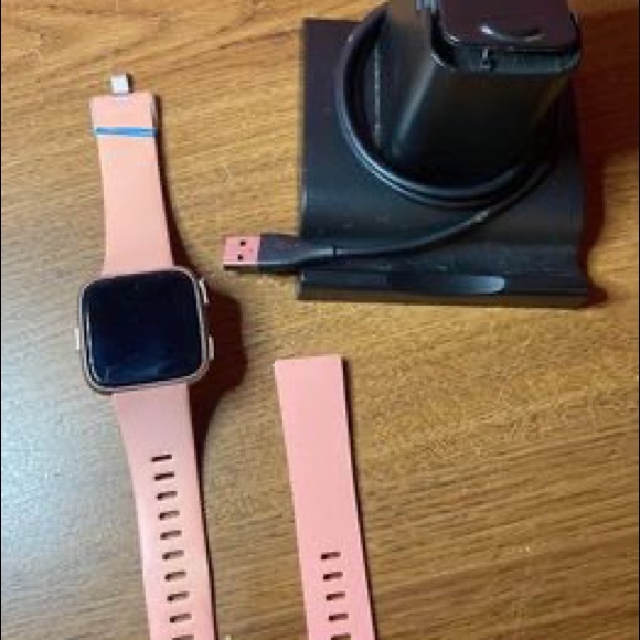 Fitbit Versa - Picture 1 of 4